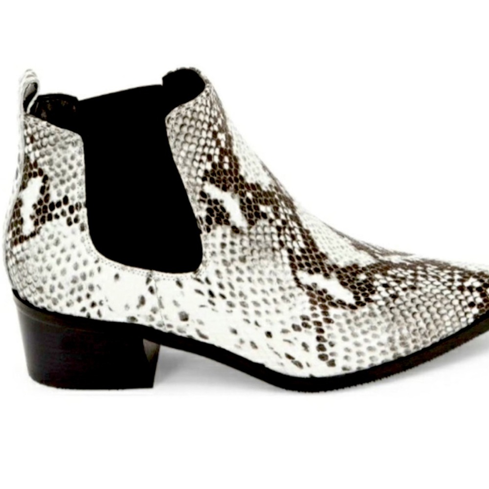 Blondo waterproof snakeskin booties size 9.5